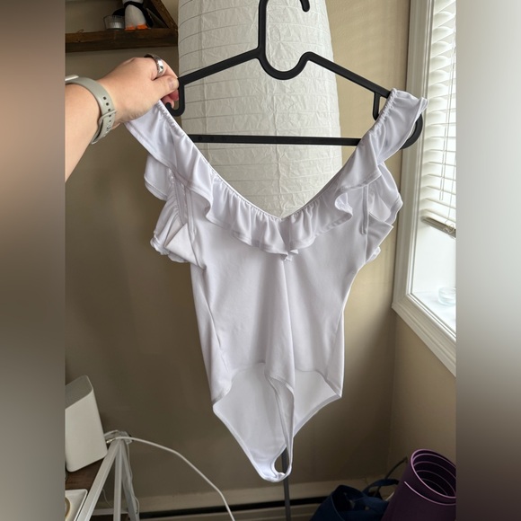Leith (Nordstrom) Flutter Sleeve Bodysuit Sz S - Picture 3 of 8